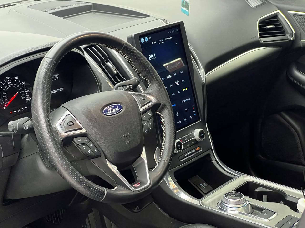 Ford Edge 2023
فورد ايدج ٢٠٢٣

مواصفات ST اعلي فئة مواصفات
(تبريد المقاعد-سقف بانورامي-تدفئة المقاعد-مقاعد كهربائية-AWD-صندوق كهربائي-رادار-التشغيل عن بعد-إنارة محيطية-شاشة-بصمة-المصابيح الأمامية ليد-مثبت السرعة-شاحن لاسلكي-)

مكينة ٦سلندر+توين توربو حجم ٢.٧لتر ✈️
ماشية 28,000 ميل و بحالة ممتازة 

ضرر السيارة ثلاث ابواب بجم كبس بيها شوي دواخل الباب و ايرباك بردة سستم شركة 
رقم الشاصي مع الصور
رقم كاتي تترقم شمالي دهوك اربيل سليمانية

مكفولة من كير و محرك و كهربائيات

و ب سعر(165$) ورقة و بيها مجال للطيبين

مكان السيارة

دهوك -معرض ارشف R-Shev
رقم51 من معارض التيرمينال 

***********
*********** دهوك, العراق
