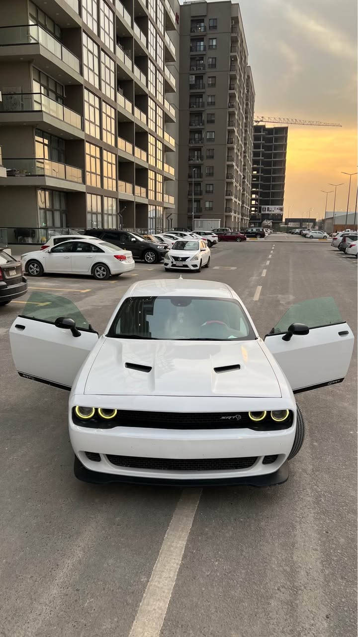 چالنجر 2016
مكينه 3.6 / 6 سلندر 
مكفول گير مكينه 
عليها كت تحديث SRT بچم + خلفي
حادث - صبغ ربع چاملغ ايمن + بنيد + چاملغ ايسر 
دواخل و گشر نضيف 
السعر 145 
الاستفسار -*********** ديوانية, القادسية
