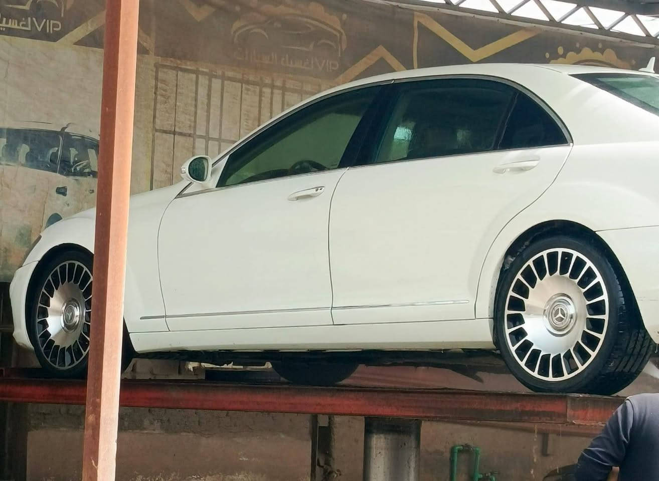 مارسيدس ٢٠٠٨ فول مواصفات بيها قطعه وحده صبغ معامله كامله من المرور بس باقي كمارك وتسجيل ابواب شفط صندوك شفط باب طويل مرغوب حجم s٣٥٠ تخم تاير ويل كب جديد   مكاني الانبار الخالديه *********** السعر ١٠٠ $
