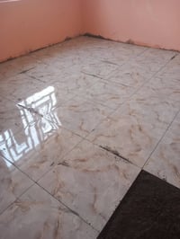 عملي تطبيك ارضيات للتصال 07805750565 تريد على لمتر يوميه مقطوعه وحسب ل...