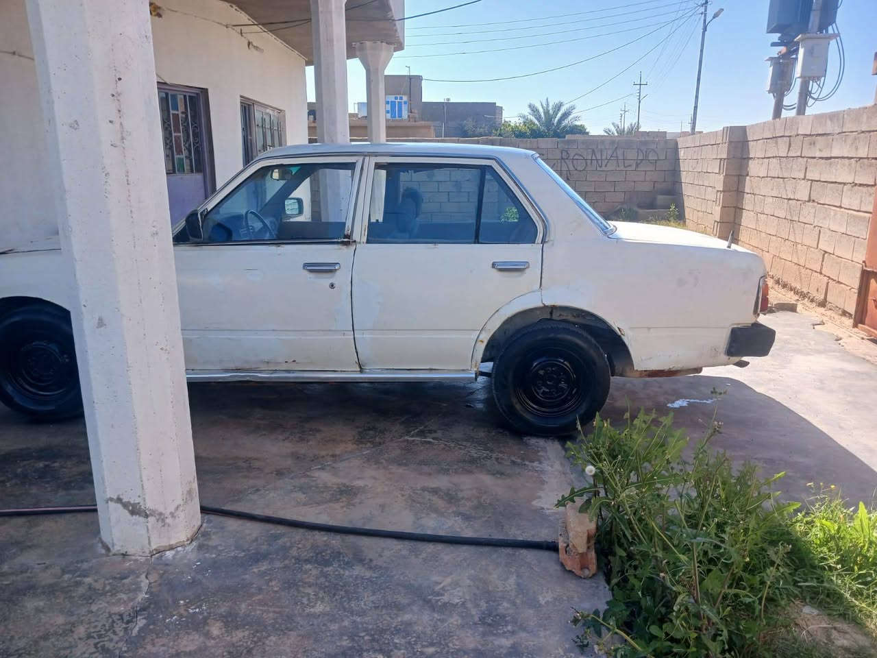 السلام عليكم. 
كرونا موديل 81
تخم تاير 
اكسل وكير جديد 
غرفتها حلوة 
سيارة جاهزة بس مكينتها بيها تنقيص 
رقم صدامي صلاح الدين السيارة بيها تحويل
العنوان: صلاح الدين 
السعر:12وبيها حك الجيه 
ترهم بيع ومراوس
للأستفسار: ***********
***********
