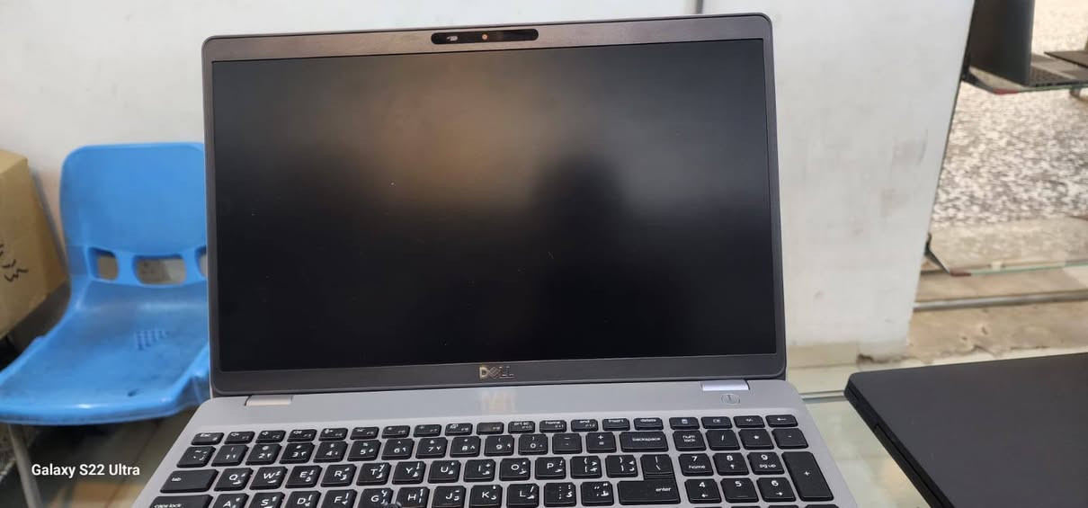 Dell Latitude 5420 | الأداء الحديث والشحن المتطور
جهاز من الجيل الحادي عشر المتطور، مثالي جداً لطلاب البرمجة، الهندسة، والموظفين الذين يبحثون عن السرعة والأناقة. يتميز بدعمه لـ شاحن Type-C السريع والعملي. الجهاز يقدم أداءً فائقاً في تصفح الإنترنت والبرامج المكتبية، ويشغل الألعاب الحديثة المتوسطة مثل (Valorant، Dota 2، و CS:GO) وبرامج التصميم مثل (Photoshop و AutoCAD) بكفاءة عالية جداً بفضل معمارية معالجه الحديثة.

🔍 المواصفات التقنية:
المعالج:Intel Core7i (الجيل الحادي عشر - أداء قوي وحديث).
الرام: 16GB DDR4.
الهارد: 256GB SSD M.2 (قابل للتطوير).
الشاشة: 14 بوصة (تصميم أنيق وحجم مثالي للتنقل).
كرت الشاشة: داخلي Intel بسعة تصل إلى 4GB.
الميزة الإضافية: منفذ وشاحن Type-C أصلي.
🎁 الملحقات:
(حقيبة، شاحن أصلي ، ماوس، ماوس باد).
🛡️ الضمان والخدمات:
فحص المواصفات والنظافة قبل الاستلام.
تنصيب ويندوز والبرامج الأساسية 
💰 السعر: 400,000 دينار عراقي 
📍 الموقع: بغداد - ابو بشير 
📞 الاستفسار:
***********
