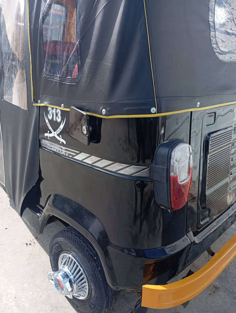 سلام عليكم تكتك للبيع موديل 18داخله 19اوراق تكتك جاهزه كبل لشارع باتري جديد جادر دبلات تخم تأير تكتك أحله من الصور السعر 3وبيهه مجال العنوان بغداد المحموديه الرقم***********
