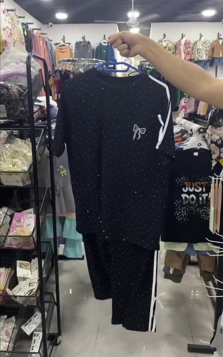📍تراك نسائي // السعر 10 الاف ✅ 
يلبس من وزن (40 لحد وزن 65)
🚗 متوفر توصيل 
الريان الريان 
@إشارة


**إذا كنت صاحب هذا الإعلان وتريد حذفه لأي سبب، رجاءا أرسل رسالة إلى الدعم الفني**