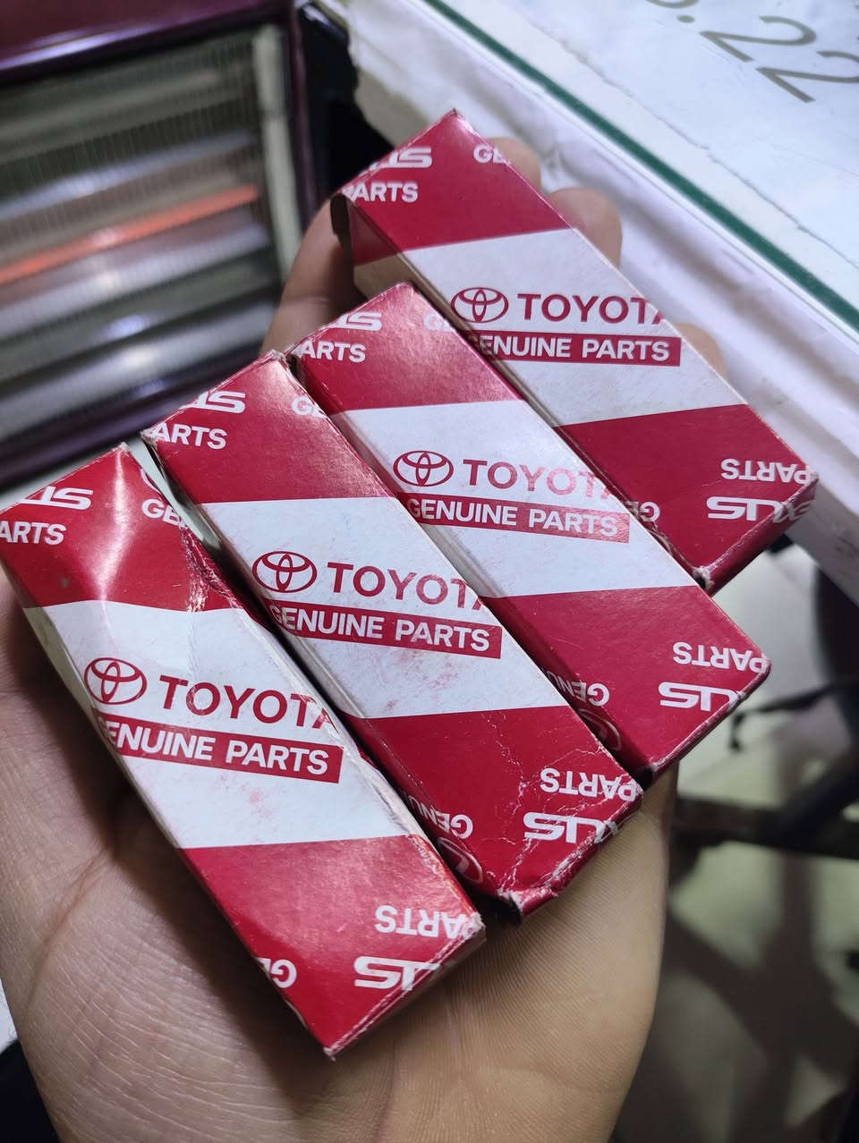 عندي بلكات نوعية  دنسو اصلي ماخذهن من شركة ساز يرهمن  سيارات التويوتا والياباني
🔹 الكود: SK20HR11
🔹 الحالة: نظيفة / شبه جديدة (مستعملات 3 ايام) شديتهن وشلتهن 
📌 توافق السيارات:
✔️ تويوتا كورولا (2008 – 2020)
✔️ تويوتا كامري (بعض الموديلات)
✔️ تويوتا يارس
✔️ بعض سيارات نيسان وهوندا (حسب المحرك)
💰 السعر: اني ماخذهن ب ١٠٠ الله شاهد  اريدهن ب ٥٠ (قابل للتفاوض)
📍 الموقع: [ كركوك - منطقة دوميز ]
📞 للتواصل:  اتصل ***********
