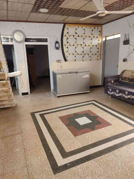 بيت للايجار في حي رجم حديد نواب ظباط ٢٠٠ متر  الاتصال ***********
/***********
