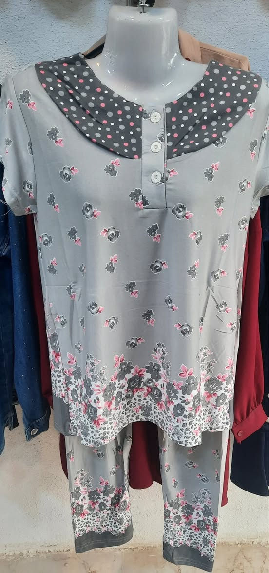 عرض خاص من ازياء الق عنه. 
تراك محير ونسائي. 
قماش فانيله زبدة. 
قياسات XXXL.XXL.XL.L
السعر فقط ٥٠٠٠ دينار.


**إذا كنت صاحب هذا الإعلان وتريد حذفه لأي سبب، رجاءا أرسل رسالة إلى الدعم الفني**