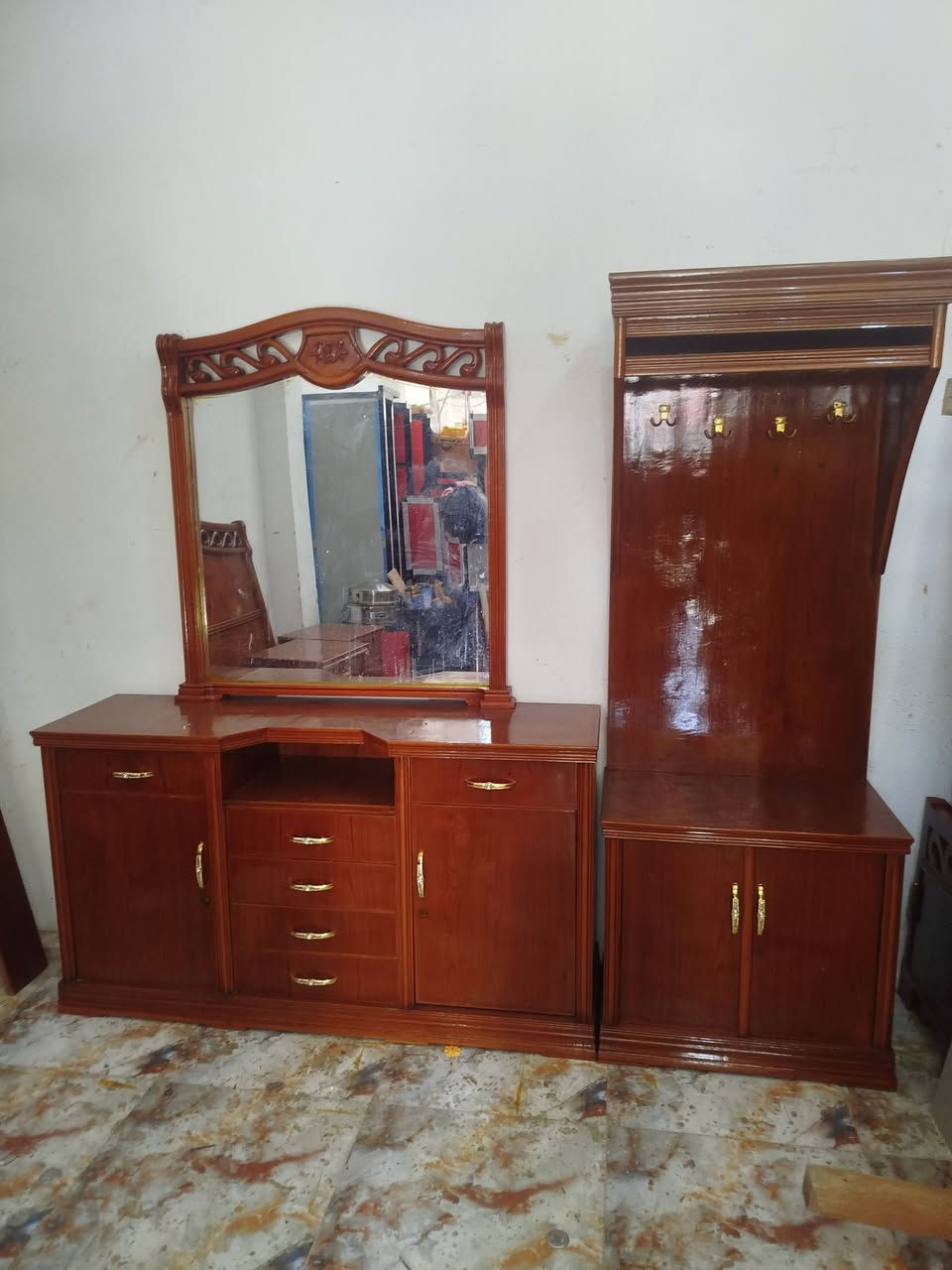 غرفه أم سته تزكام
للبيع سعر 1150وبي مجال
ضهر جرجوبه شد براغي 
العنوان العزه القديمة 
***********
