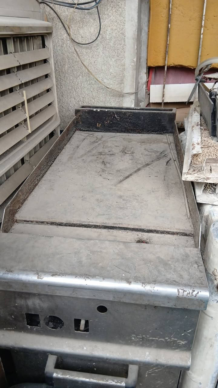 شواية دجاج ٦ شياش وماطور شغال ب٤٠٠ وبيها مجال وكرين بركر ٢٠٠ وبي مجال العنوان بغداد الجديدة النعيرية للاستفسار الاتصال على الرقم ***********
