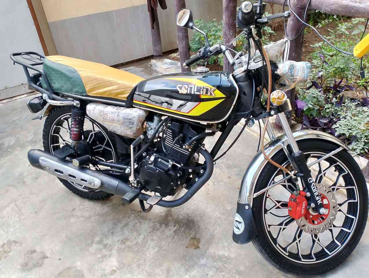 دراجة سيفان ٢٤نظيفة جدآ 
السعر 700 بيهة مجال 
للاتصال ع الرقم ***********
ديالى/بلدروز
