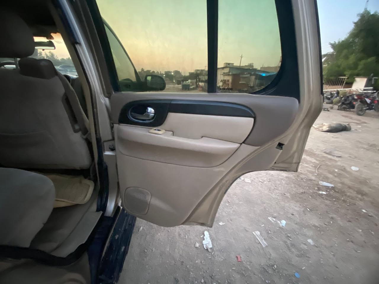 السلام عليكم ام فوي 2005 سياره جاهزه من كل النواحي تبريد شغال مكان بغداد سعر 55 ورقه *********** 
***********
