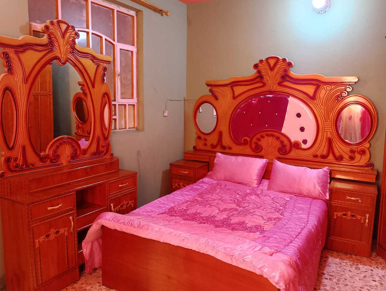 غرفه نوم للبيع سعر 900
***********
