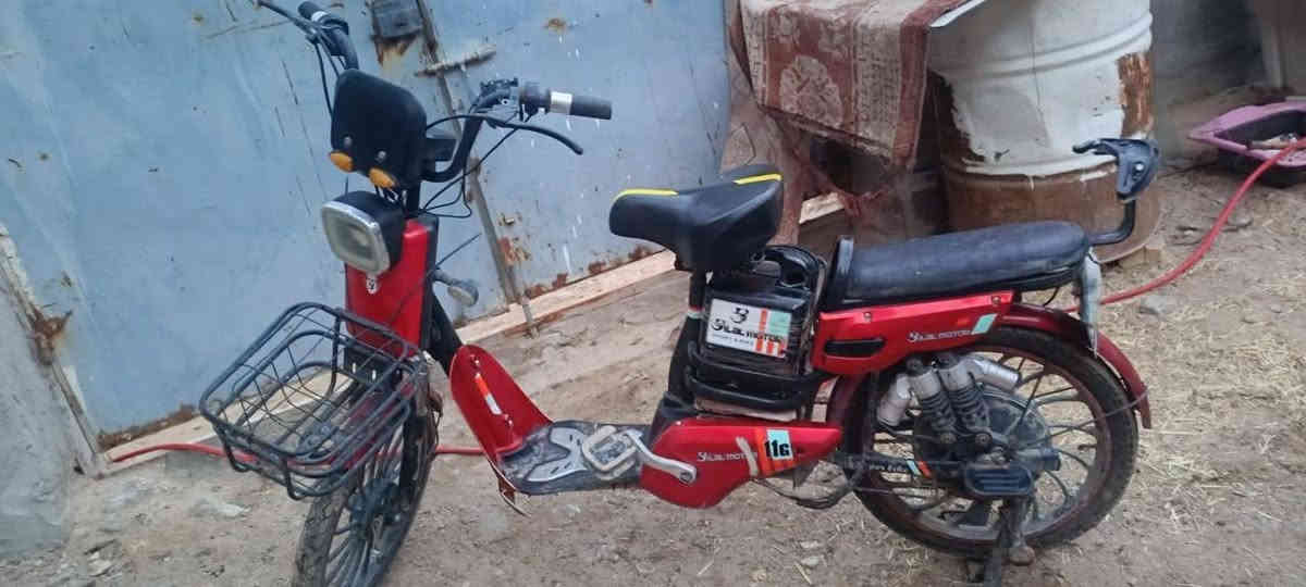 سلام عليكم بايسكل شحن للبيع شغال بطاريات شاحنة كلة بلادي تجي شوف بعينك  وشغلة  عنوان كربلاء  السعر 200وبي مجال 
هذا رقم صاحب البايسكل ***********
