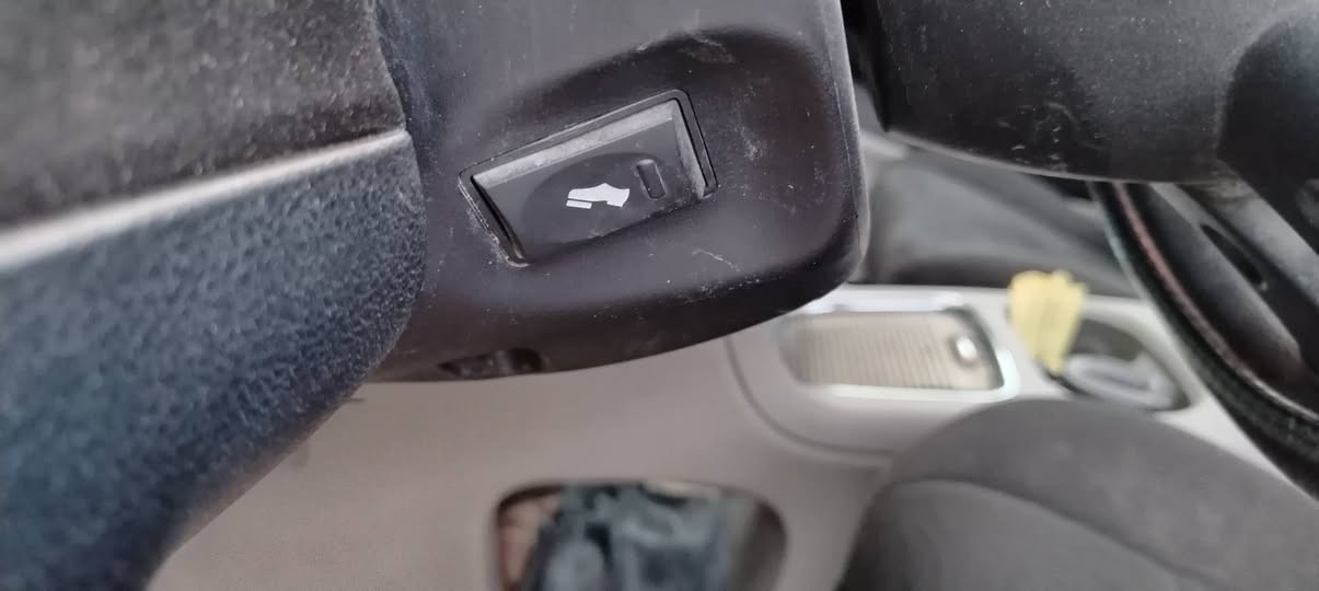 السلام عليكم من رخصة الأدمن دوج كرفان 2013 sxt رقم بغداد بأسمي سياره داخله كلين بلعراق طخة بسيطه باب الصندوق وشخط كارت كد شبر سياره خير من الله كير محرك تبريد تدفئه جام كهرباء تشغيل عن بعد ابواب وجنطه كهرباء كراسي منفصله تبريد ثلاث قطع تخم تاير باتري جديد صدر خلفي امامي شاشه كبيره سياره ماشيه 132 السعر 145 قفل اخوان كلشي اكو بلسوك،،، ***********
