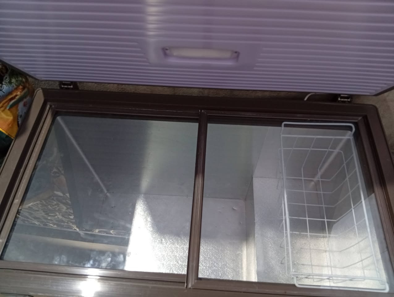 سلام عليكم مجمده اخت الجديده كلش نضيفه سعرها 400 وأنه بخدمت شراي بعدها بلجيس مالها مثل ماواضح بلصوره مكاني بصره واكو خدمت توصيل ***********
