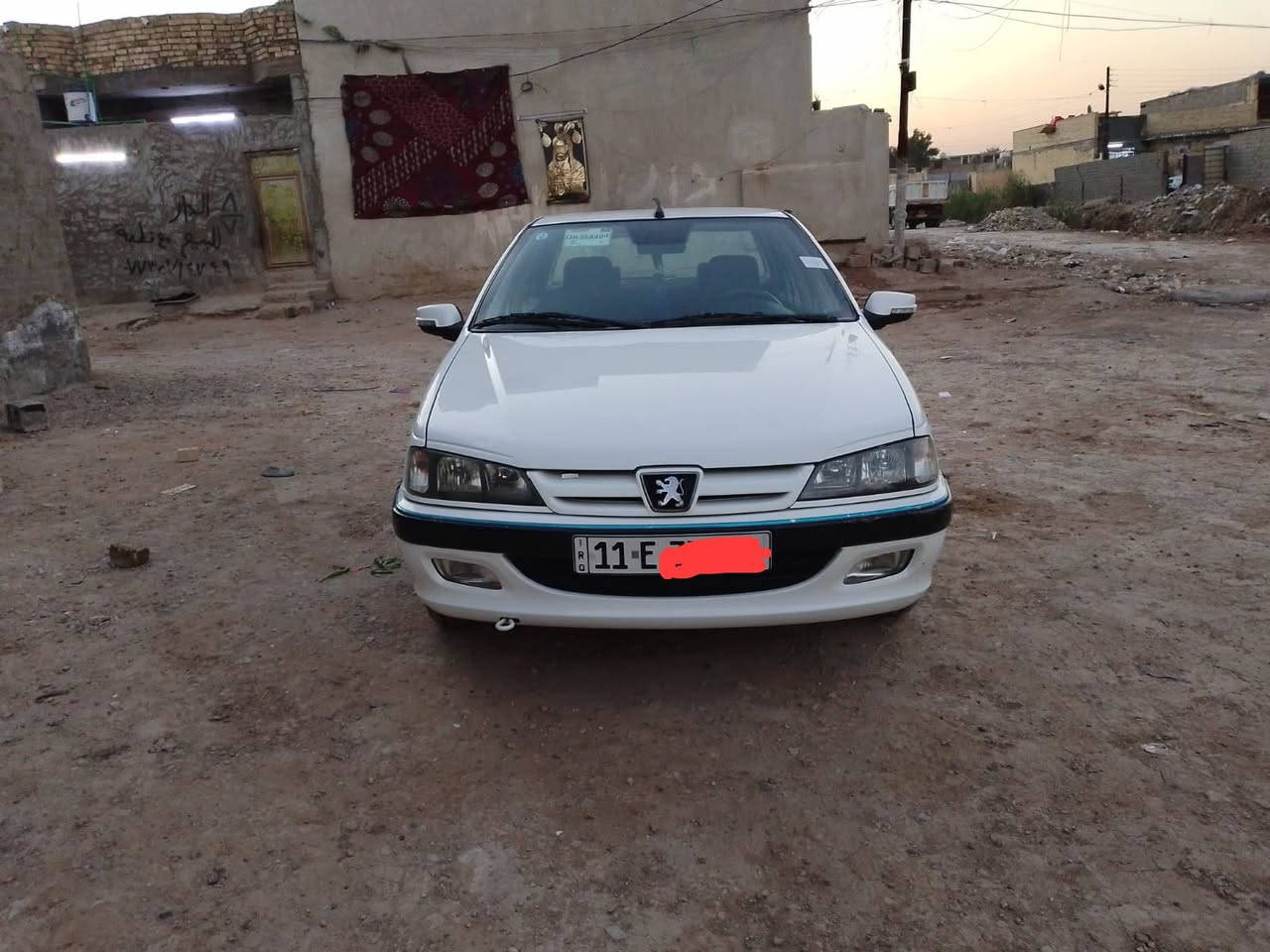 سلام عليكم بيجو بارس موديل 24ومسجلة 23.ماشية 47الف سيارة كفالة ماعدا شبر بارد ومواصفات معروفة استفسار.ع رقم ***********
