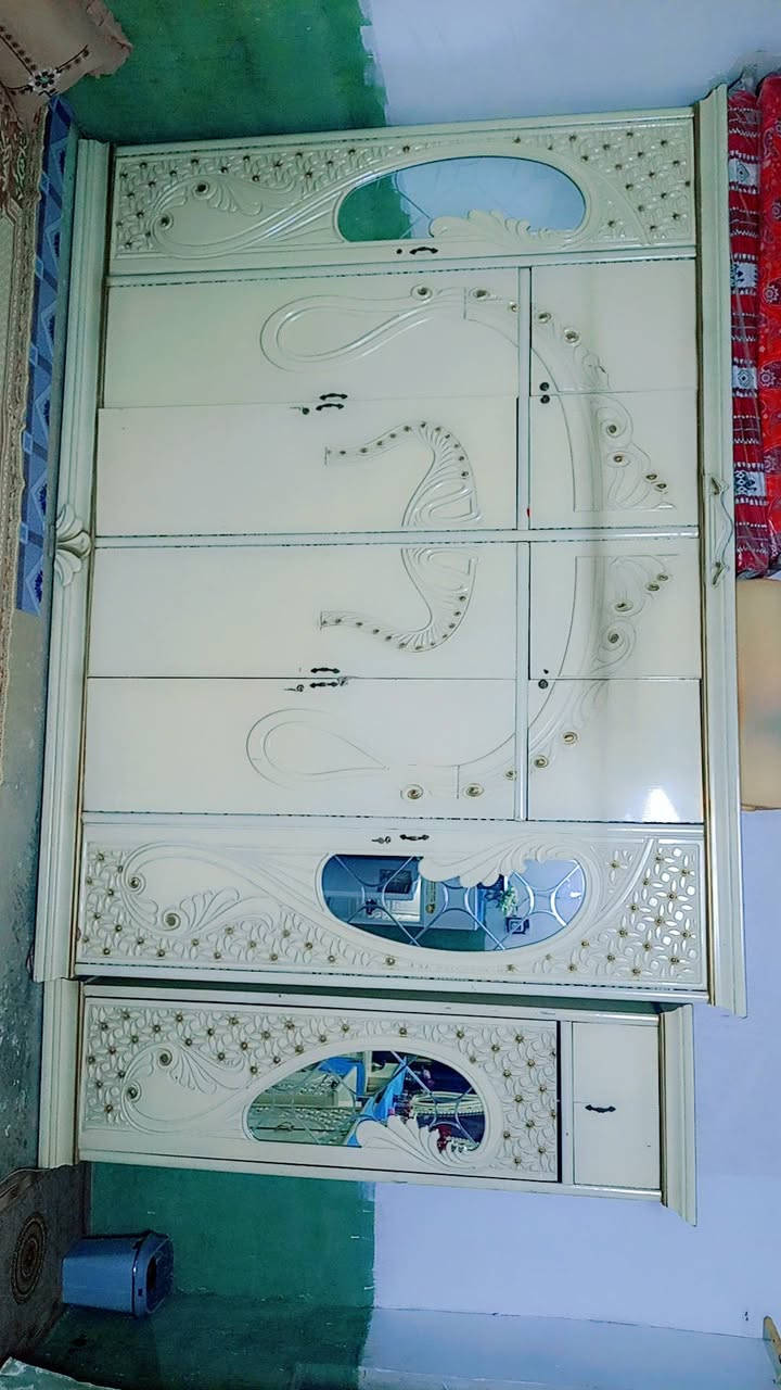 السلام عليكم 
غرفة نضيفه تصميم تركي وخشب عراقي 
مكاني بابل الحصوه 
***********
