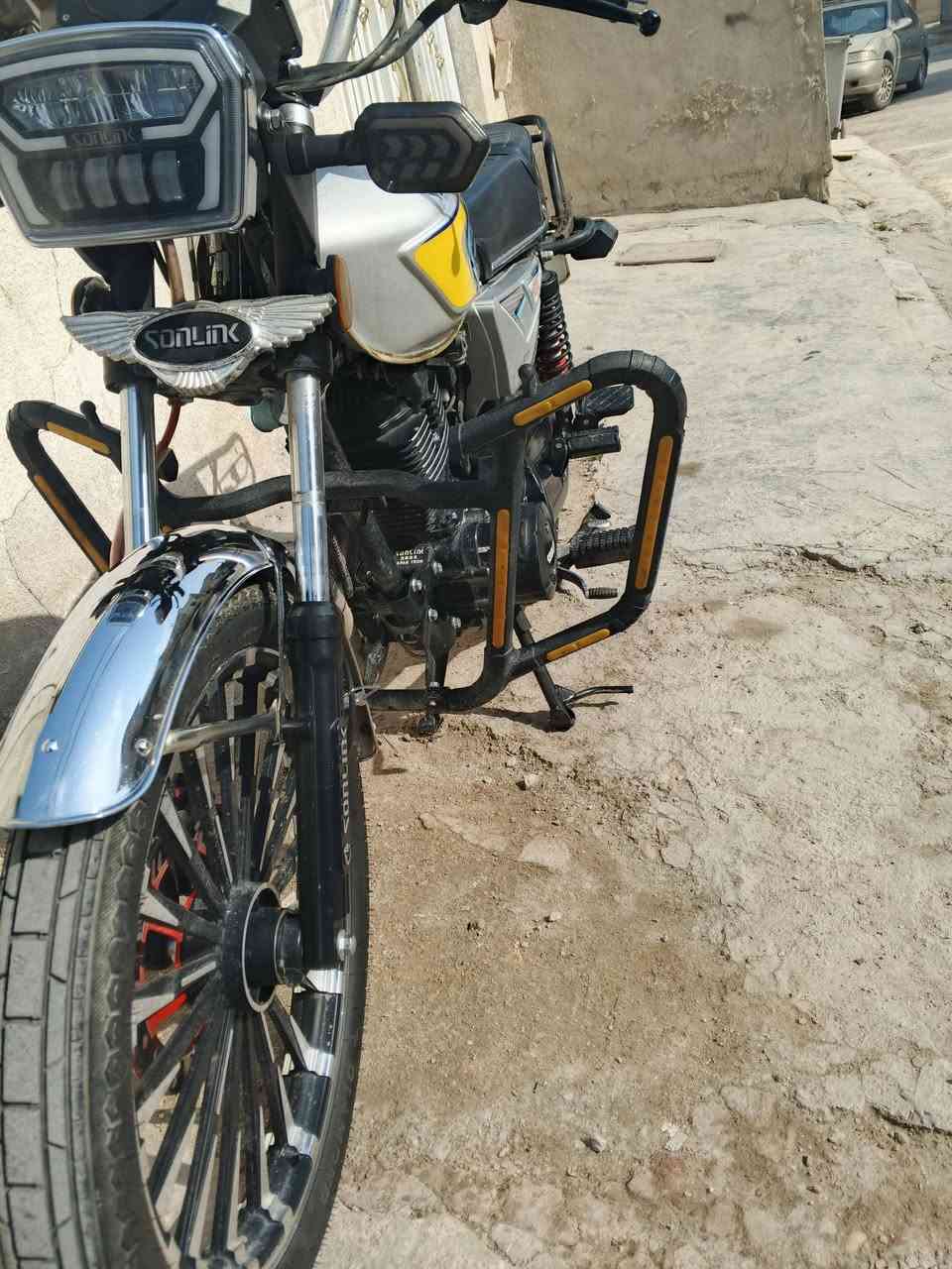 السلام عليكم دراجة للبيع سونك 5كير موديل 25 ماشية 6الف الدراجة جديدة السعر 850وبيهة مجال المكان الدورة ابو دشير اتصال *********** واتساب وخط
