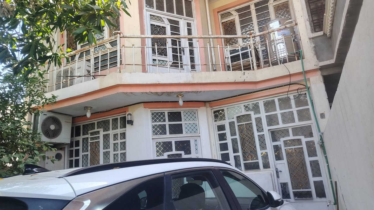 بيت للبيع المساحه ١٥٠ خلف الصناعه الاولئ طابقين  طابوزراعي سند٢٥ طابقين سيراميك ٣غرف نوم  السعر  ٩٥ للاستفسار ***********
