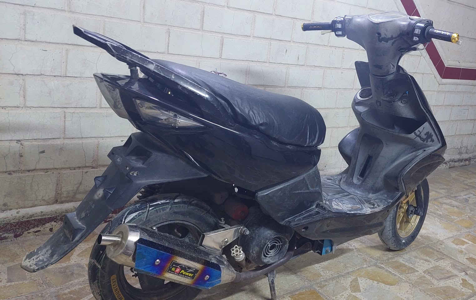 السلام عليكم
دراجه ماكس مضلع للبيع دراجه بوشه ٥٥ بيهة تزويد صالنصه وقبق عنبار ويدات وقطره دهن دراجه مفوله شلعه ومعدل كلهة شغاله كابريتر بلادي زوج تايرات جلاتين جدد
قفل جنطه وستيرن وعداد وطوافه و اشاير وبك لايت كلهن شغالات دراجه بيهة نقوصات بسيطه 
سعرهة ٤٠٠ وبيهة مجال بسيط
مكاني بغداد البلديات قرب تقاطع الكهرباء
*********** متواجد خاص واتساب
