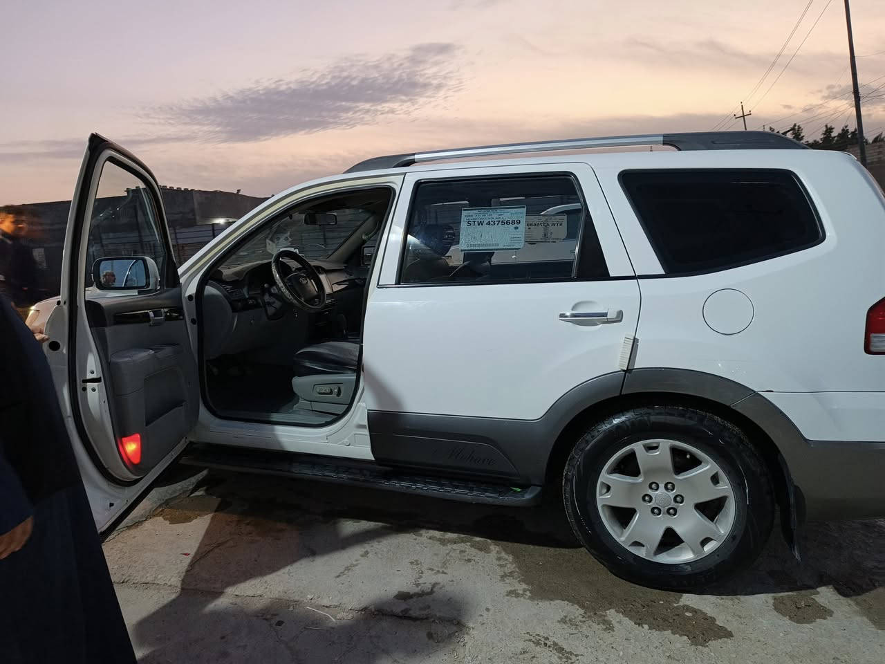 السلام عليكم ورحمة الله وبركاته كيا موهافي للبيع مديل ٢٠٠٩ خليجي رقم بصرة انكليزي سياره باسمي  سنويه ٢٠٣٠ مواصفات الموهافي معروفه السعر ١٣٠ ورقه وبيه مجال للستفسار الاتصال على الرقم التالية  *********** مكان السياره بصرة
