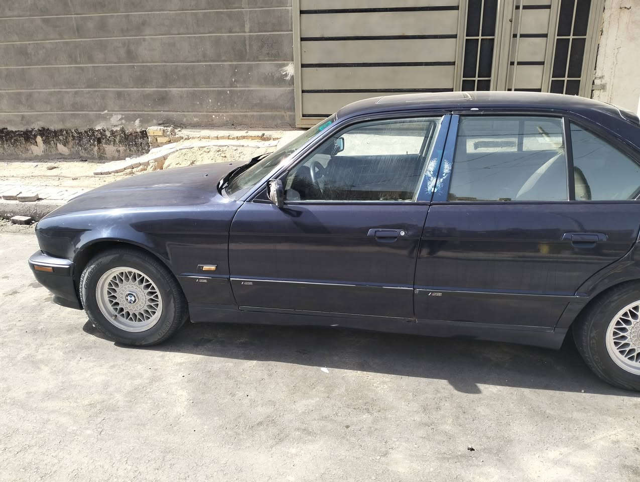 السلام عليكم
بيع او مراوس 

bmw 525 مسكر عدل 

موديل 92 رقم بغداد بأسمي  كهربائيات كلها شغالة تبريدها الكمبريسر يشتغل نقص فقط غاز مكاني الديوانية 

الجاملغ الخلفي جارد وبي معجون يحتاج فقط صبغ 
سعرها 65 وكلشي اكو بالسوگ

للإستفسار ***********
