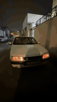 لسلام عليكم سياره بيجو 405ميديل 2010سياره حلو رقم بصره انكليزي سنويه 2029مصفره راعيه موجود كهربايات كامله مكينه كايمه كير حلو حداديه 50 100مكان بصره مطيحه سعر 25وبيه مجال رقمي***********
