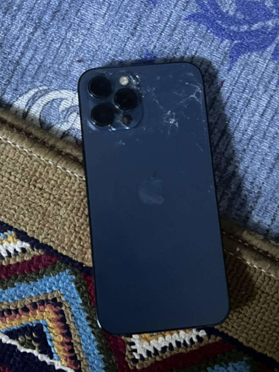 ايفون ١٢برو ماكس ذاكره٢٥٦ بطاريه٨٨مابي شيء بس الفطر الوره وياه كارتون وشاحنه السعر٤٥٠

***********
