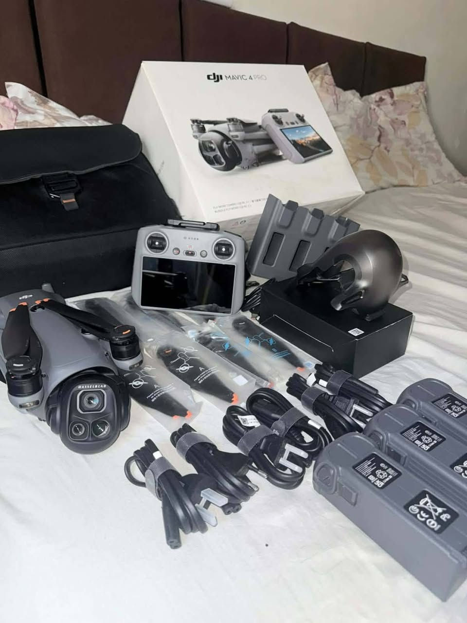 السلام عليكم
dji.   
MAVIC.  4.    PRO.  KOMPO. SMART
مافك فور برو كومبو سمارت 
درون نضافه 100/100 
مكفوله 
ستعمال قللللليل 
السعر وكل التفاصيل داخل خاص 
***********
