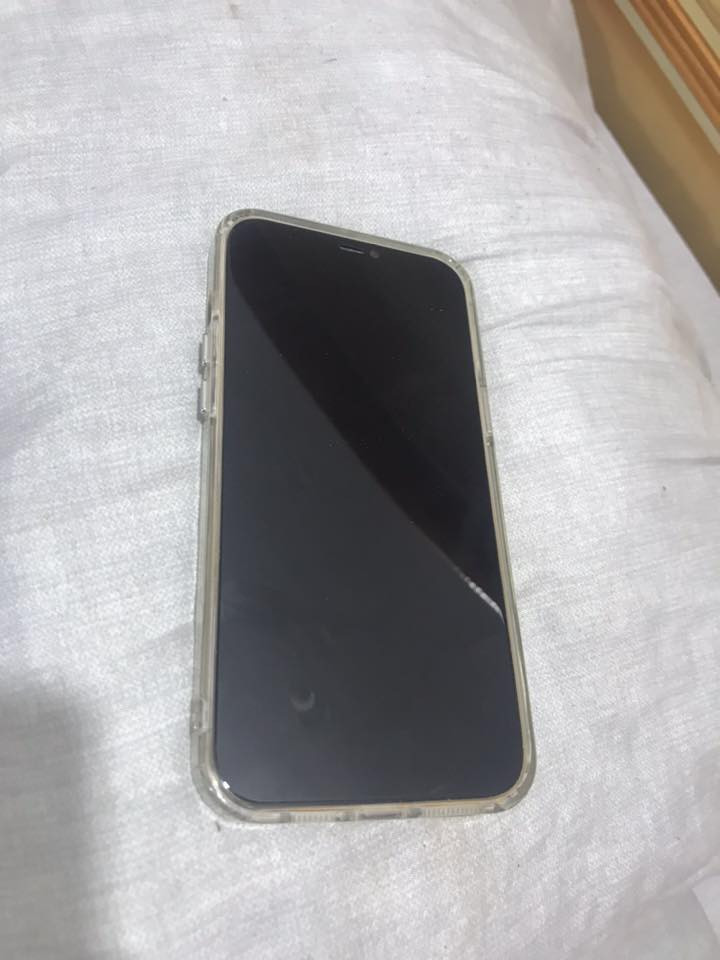 السلام عليكم ايفون 12 برو ماكس ما مفتوح ولا مبدل بيه اي شي اخو الجديد100% ويا جميع ملحقاتة شراي راسلني ***********
