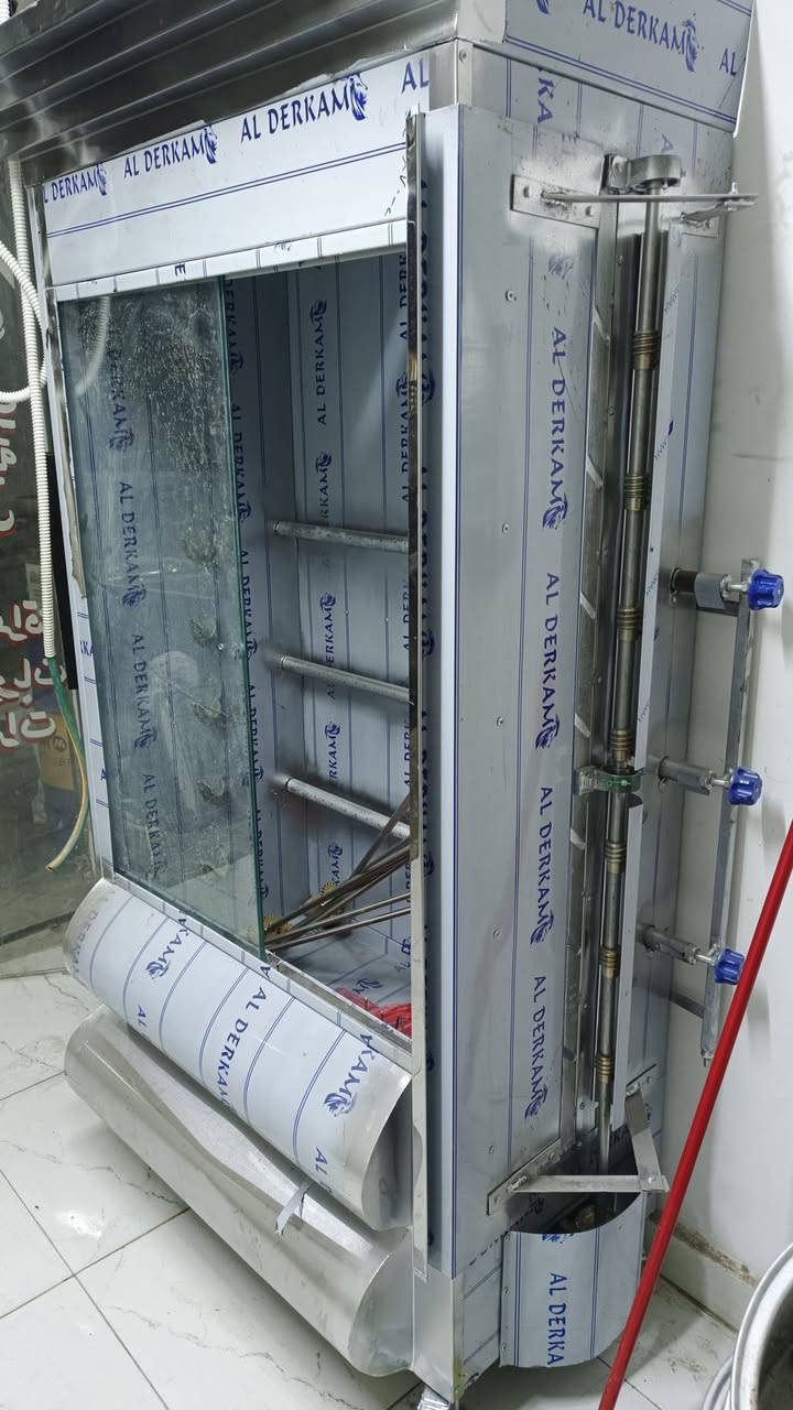 السلام عليكم للبيع شوايه دجاج جديده مامستخدمه ابد  السعر ع هذا الرقم ***********
