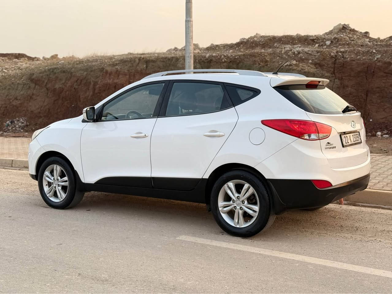 سلام علیکم 
هوندای توکسون
مودیل 2013
مواصفات خليجي
تحكم ستيرن 
بلاجكتور
دبل تليشة
ويل كروم
ابيض ثلجي
مراية كهربائية 
شاشة ايباد
كاميرا
سيارة بي قطعتين صبغ
جاملغ خلفي
باب خلفي
بدون دواخل بدون ضربة
بي مكانين تعديل بارد
سيارة حيل حلو جديد علي وضع شريكة
كير و محرك بشرط
محرك مامفتوح
بدون صوت بخار
سنوية رقم كلة جديد
بي بطاقة بنزين
 تاخم صدر جديد
سيارة مابي مصرف
سعر 133$
***********
***********
مكان كركوك كركوك, العراق
