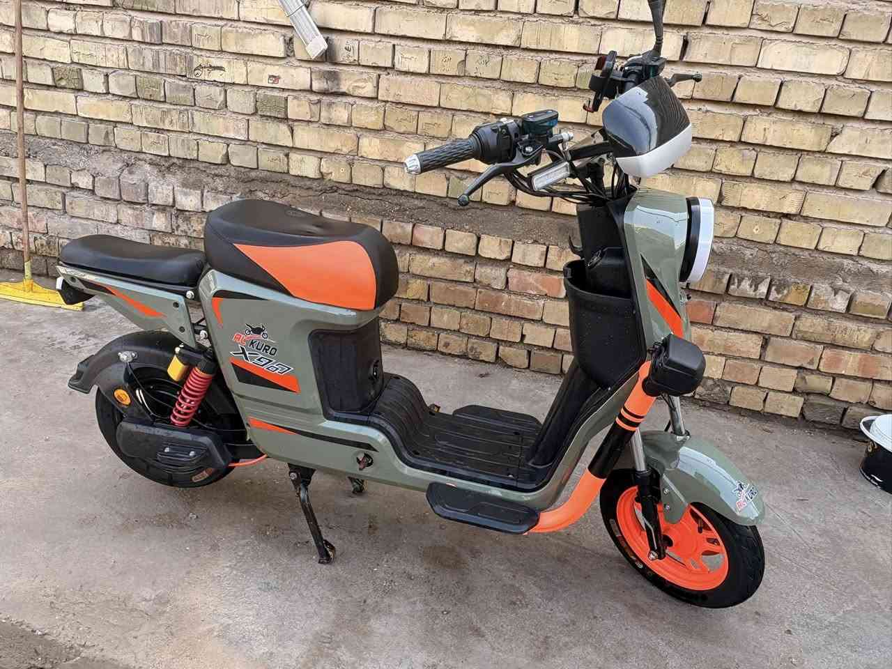 سلام عليكم ) دراجه شحن 2025 X900
1- ملف 1500واط 
2- لد زنون عالي ناصي 
3-البطاريات نضيفه 
4- أربع 4 سرع او نمر 
5- اشاير يمنه يسرى ودبل إشاره 
6- لون حلو اخضر 
7- 5 بطاريات كبيره 
8- سرعتها (109) الحقيقي (60) تقريبا 
ملاحظه (فقط الشاشه السرعه عطلانه وسعرها هيه والشد 25 ) 📌📌
العنوان بغداد العبيدي الرئاسه شارع20 (***********) 
السعر (450) الف وبيها مجال الطيبين
الدراجه نضيفه ومو تعبانه شحنها يطول 
استفسار خاص او ع الرقم #
