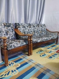 كرويته وكرسي نضيفات جدآ مكاني الشعله السعر ٤٠ الف 07712710015