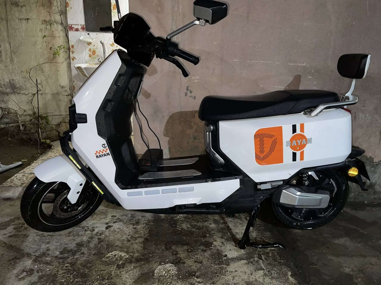 سلام عليكم شباب دراجه شحن شركه الريان دراجه اخت زيرو شحن خيرر من لله دراجه جديده ماخدها صار 25 يوم سعرها ب950 وبيها مجال اتصل وتدلل مكاني بغداد حي جميله رقمي 
*********** واتساب ماسنجر متواجد
