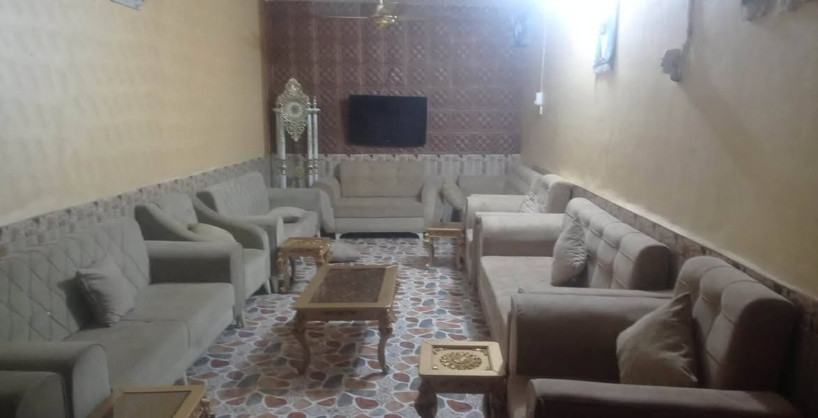 🌐🏦 #مبادره_وحاضر__فرصه😍 
دار طابو صرف للبيع أو المراوس ويباع أيضاً مبادره صوب الجزيره طابقين 🏦🌐
  
🩵(بيع أو مراوس بقطعه ويباع أيضاً على المبادرة) .🩵
----------------------------------------
الطابق الاول عگاعده كونكريت⚜️ ⚜️مسلح ⚜️ عرض الشارع 10متر ⚜️ ديكورات كافه الخدمات ⚜️ بناء نضيف طابقين ♑

🏩يحتوي البيت على الطابق الاول🏩

💥 غرف نوم عدد 2 💥 آستقبال 💥 صاله 💥 صحيات داخليه وخارجيه 💥 مطبخ كبير 💥  💥 مناور❇️ طارمه  💥گراج سياره 💥
-----------------------------------------
 الطابق الثاني 👇 
غرف نوم عدد(3) 💥صاله كبيره 💥 صحيات 💥👇مخزن 
--------_-------------ـ-----------------
المكان💥⚜️💥 (شارع 30)

المساحه 💥⚜️💥(220) متر  

السعر 💥⚜️💥 225قابل للتفاوض 

_______________________

  💥تريد عقارك ينباع ماعليك سوئ المراسله والباقي
 علينه ⚜️ ___________________________

💙️ #للاعلان عن العقار الخاص بك او للمزيد من الاستفسارات إتصل على الارقام التاليه أو زيارة مكتبنا الكائن في آلشموخ 

________________________&&
***********☎️
***********☎️
(متوفر واتساب) 

او مراسلة الصفحة على الخاص 💙
