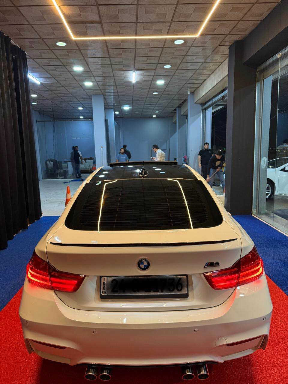 سلام عليكم 
للبيع او مراوس حسب القناعة
BMW 430 XDraiv ☠️🚀kit M 2017
75000 mi
4cylinder twin power turbo
السيارة وارد امريكي فول مواصفات ١/١ فتحة سقف كشانت جلد و تدفئة وبصمات و صندوق شفط
4 وظعيات قيادة ايكو و نورمال و سبورت و سبورت بلاس 
شاش كبير 
ماوس كبير
 وحساسات و كامرة و تحديد سرعة و تحديد مسار داخل بيج تبريد قطتين 
وبعد هواية مواصفات
تخم ويل جديد M 
تخم تاير جديد 
سرفس عام جديد 
بيهة قطعتين صبغ جاملغ سكن و بنيد بدون دواخل 
ملاحظة المحرك B46 المعروف بالقوة مو N20
قير و مكينة و حدادية و كهربائيات كلشي بشرط بشرط 
السعر $216 ورقة و بيهة مجال 
عنواني دهوك
***********
*********** السليمانية, العراق
