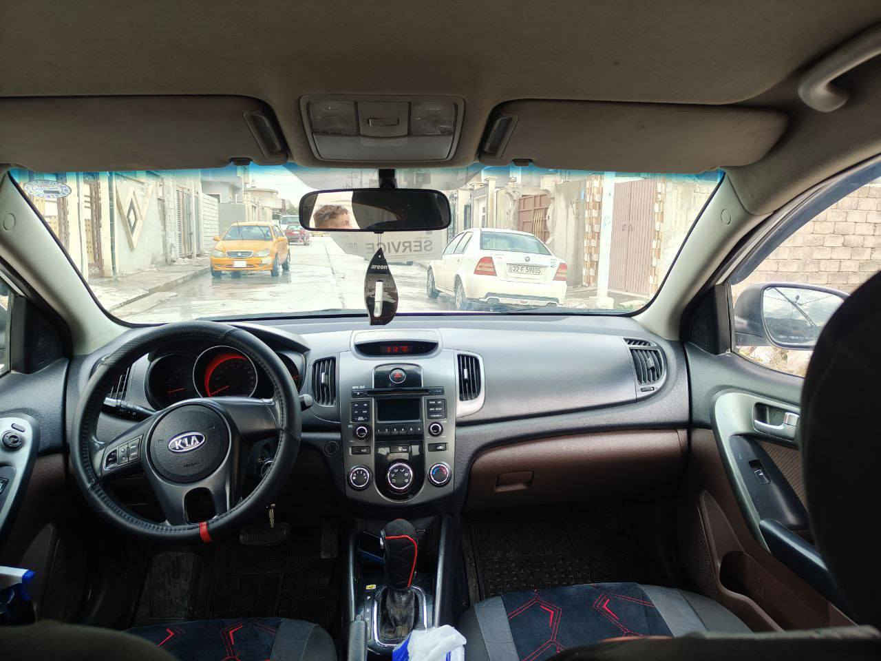 السلام عليكم
للبيع كيا سيراتو موديل ٢٠١١
رقم دولي شرط التحويل 
الضرر قطعتين وربع بوند
الهاتف ***********
