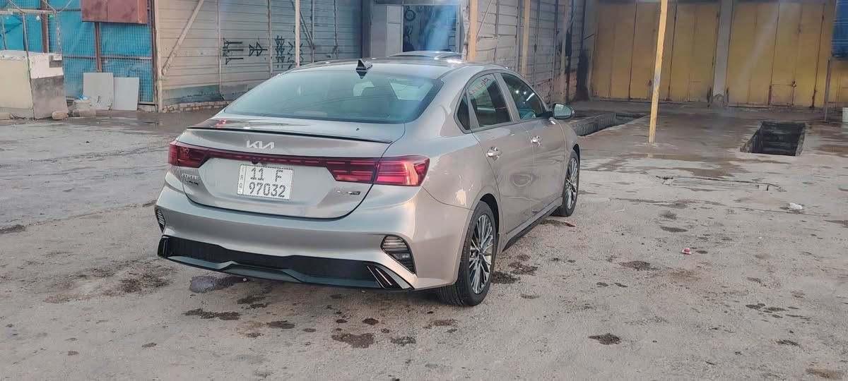 السلام عليكم
كيا فورتي موديل 2023 جيتي لاين فول عدا فتحه وارد امريكي حادثه فقط رصعه في الباب ومسحوبه سيارة تعتبر كلين بدون حادث بدون ايرباك ماشية 26 رقم بغداد السعر 145 للاتصال ***********
