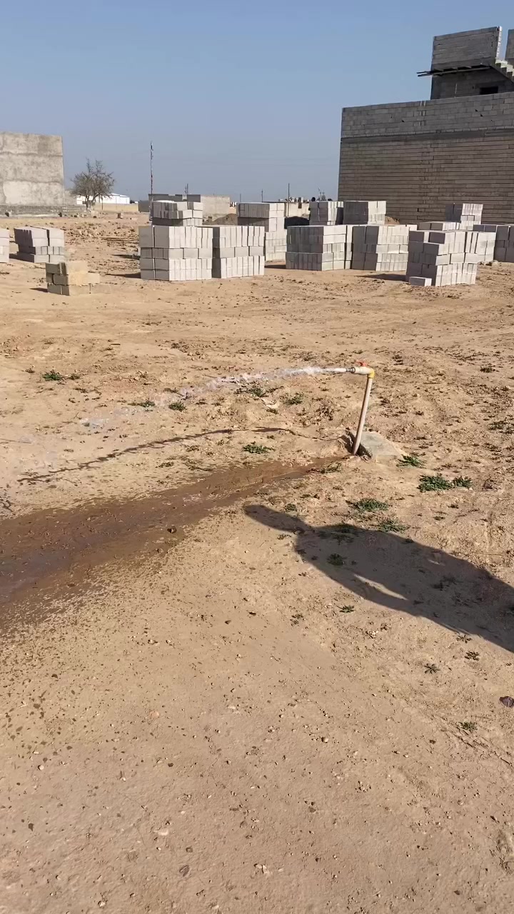 سلام عليكم قطعة ارض للبيع 300م زراعي  حي الفرسان قرب معمل التونسا اليم القواس تبعد عن الشارع 300متر السعر 9ونص 
 التصال***********
