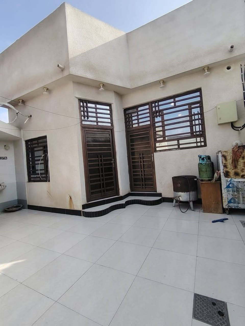 اللهم صلي على محمد واله محمد وال محمد
*********** متوفر واتساب 
يتوفر دار سكن طابو صرف #عرصه
#تحويل بأسم المشتري 
#المساحه ١٥٠ متر
عله شارع تبليط 10
#العنوان البصره ابي الخصيب طلاع الحمزه قريب عله المحكمه 
يتكون من #غرفتين منام #وصاله #ومطبخ #وديوان وصحيات داخليه وخارجيه وكراج
#شقل درجه اوله امانه مال جناي
#السعر المطلوب (130) مليون قابل للتفاوض
#للأستفسارأتصال***********
نستقبل جميع العروض العقاريه
