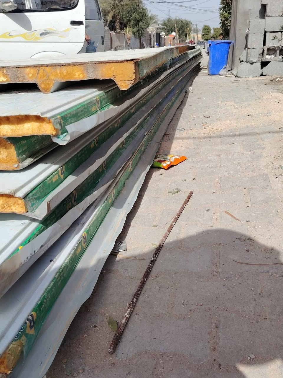 السلام عليكم يوجد سندويج مستعمل النظافه تقريبا 70بالميه المتر على 8 وبي مجال
5قطعه طولهن 11متر 
واثنين طولهن 8متر 
المكان اللطيفية حي الزهور 
رقم الهاتف ***********
بي واتساب
