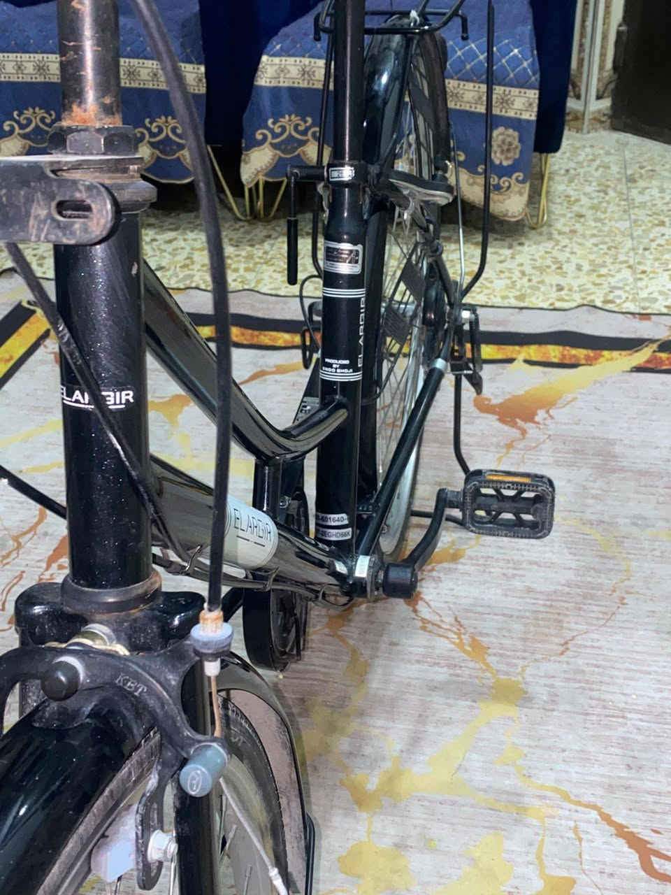 سلام عليكم بايسكل للبيع اسود
موديل،2021 جديد الكير شغال الداينمو شغال ثلجي 
البريكات جديدات 
(لحد يكسر بي)


**إذا كنت صاحب هذا الإعلان وتريد حذفه لأي سبب، رجاءا أرسل رسالة إلى الدعم الفني**