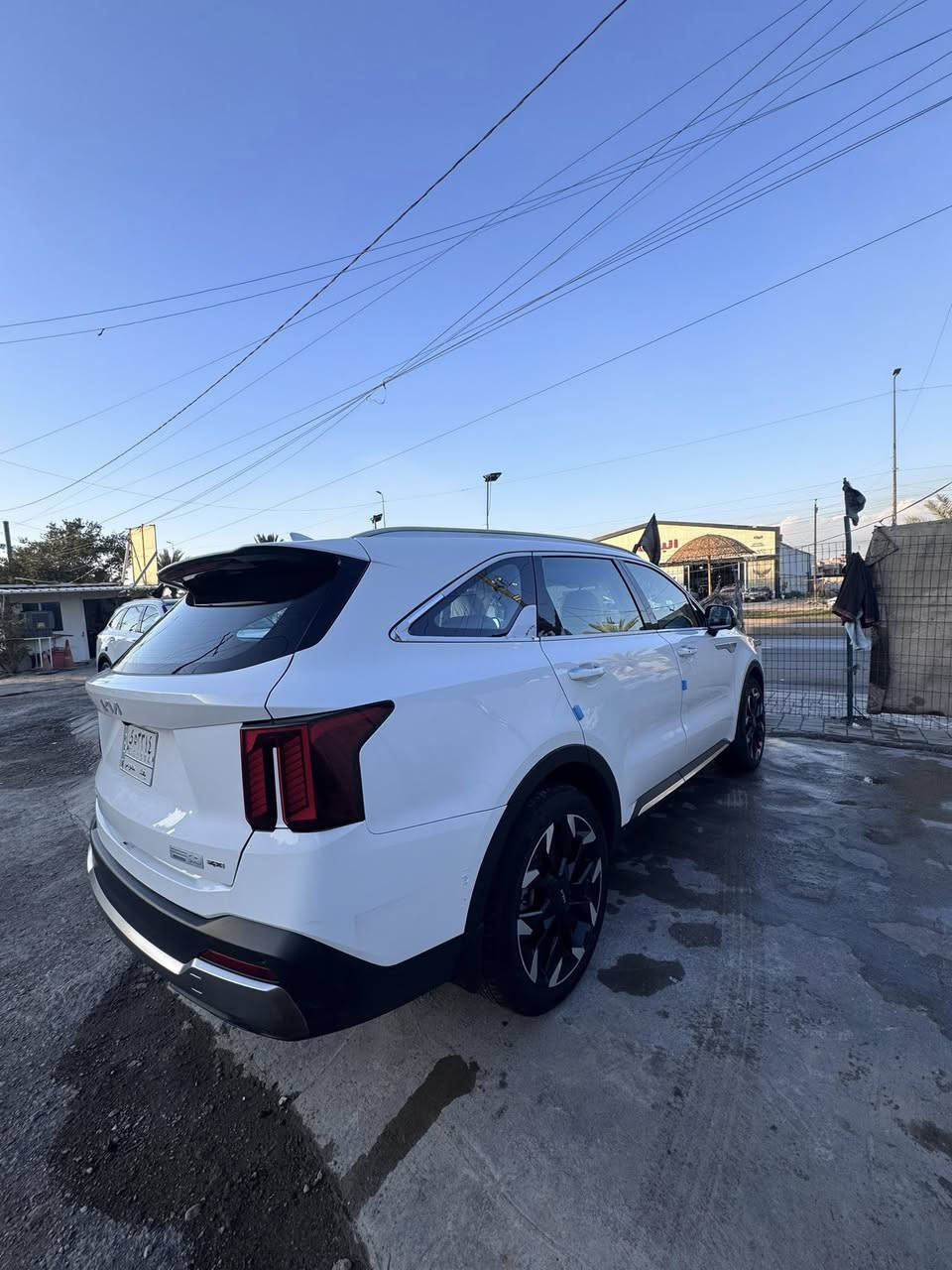 السلام عليكم
🚗 للبيع كيا سورينتو 2024 فول مواصفات 🚗

🔹 الموديل: 2024
🔹 النوع: كيا سورينتو
🔹 المحرك: V6 قوي
🔹 الدفع: رباعي (4x4)
🔹 الحالة: جديد / شبه جديد
🔹 الضمان: شركة الدولية بعدهة بالضمان 

✨ المواصفات:
✔️ فتحة سقف بانوراما
✔️ شاشة كبيرة + نظام ملاحة
✔️ كاميرات 360 درجة
✔️ حساسات أمامية وخلفية
✔️ تشغيل بصمة + دخول ذكي
✔️ مقاعد جلد فاخرة (تدفئة + تبريد)
✔️ تحكم كهربائي بالمقاعد
✔️ نظام صوتي عالي الجودة
✔️ مثبت سرعة + رادار
✔️ أنظمة أمان متطورة

📍 الموقع: (بغداد الشعب )
💰 السعر: (32الف 3شدات وعشرين وبيهة مجال )

📞 للتواصل: (***********)رصيد 
واتساب فقط (***********)
🔥 السيارة كفالة عامة وبيهة شوية ملاحضات بسيطة
