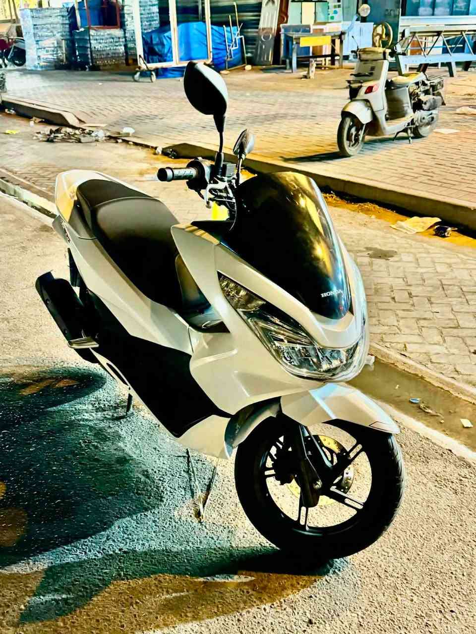 دراجة pcx ياباني
موديل 2018 للبيع  العنوان بغداد الدورة ابو دشير  محرك 125 
ماشيه 33 الف 
السعر 18
الاستفسار ***********
