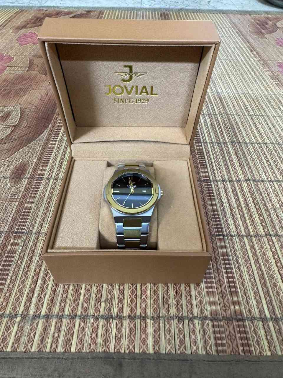 سلام عليكم ساعه  للبيع السعر 50وبيه مجال للشراي الرقم *********** العنوان بغداد الحبيبيه
