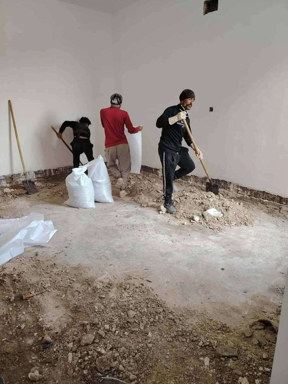 السلام عليكم /كادر عمل جاهز تصعيد مواد +تنضيف بيوت حدائق+ تفليش+ دفن نهري +نقل اثاث//معداتنه جاهزه
وسياره تجيك للبيت ماعليك بس الاتصال بالرقم ***********
