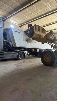 عندي 2 وحوش قلابيات   محتاج حمل الهن للشمال   07827202559  ‭0772 824 7...