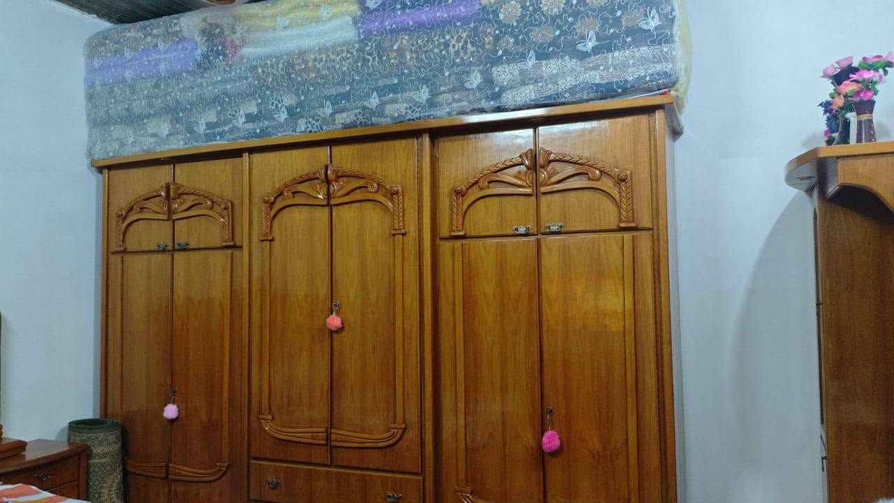 غرفة النوم للبيع جانب اليمن الهرمات سعر مليون وربع***********
