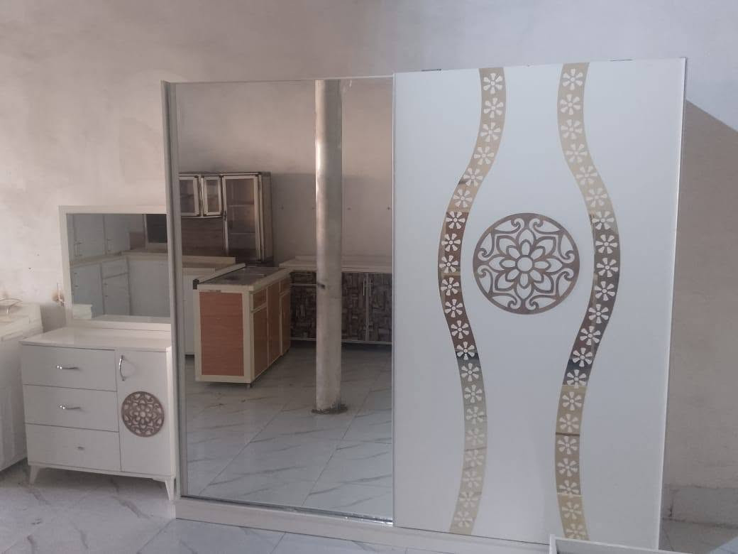 للبيع غرفه نوم شرط النظافه سعره 350 للاستفسار اتصل ***********
